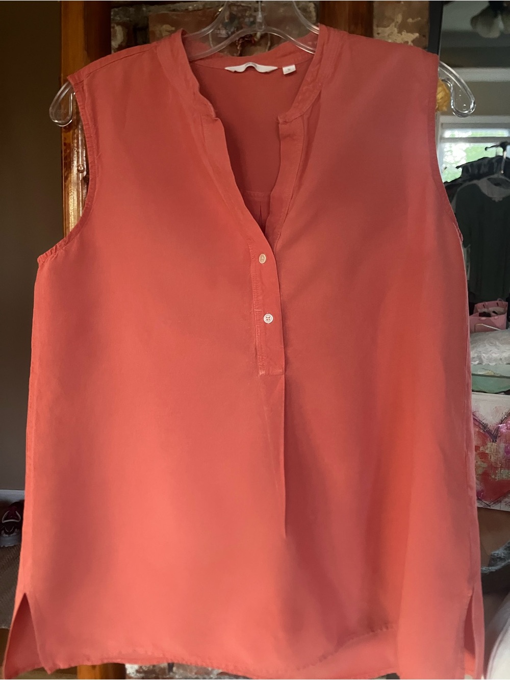 Uniqlo Coral Sleeveless V-Neck Summer Blouse Medium